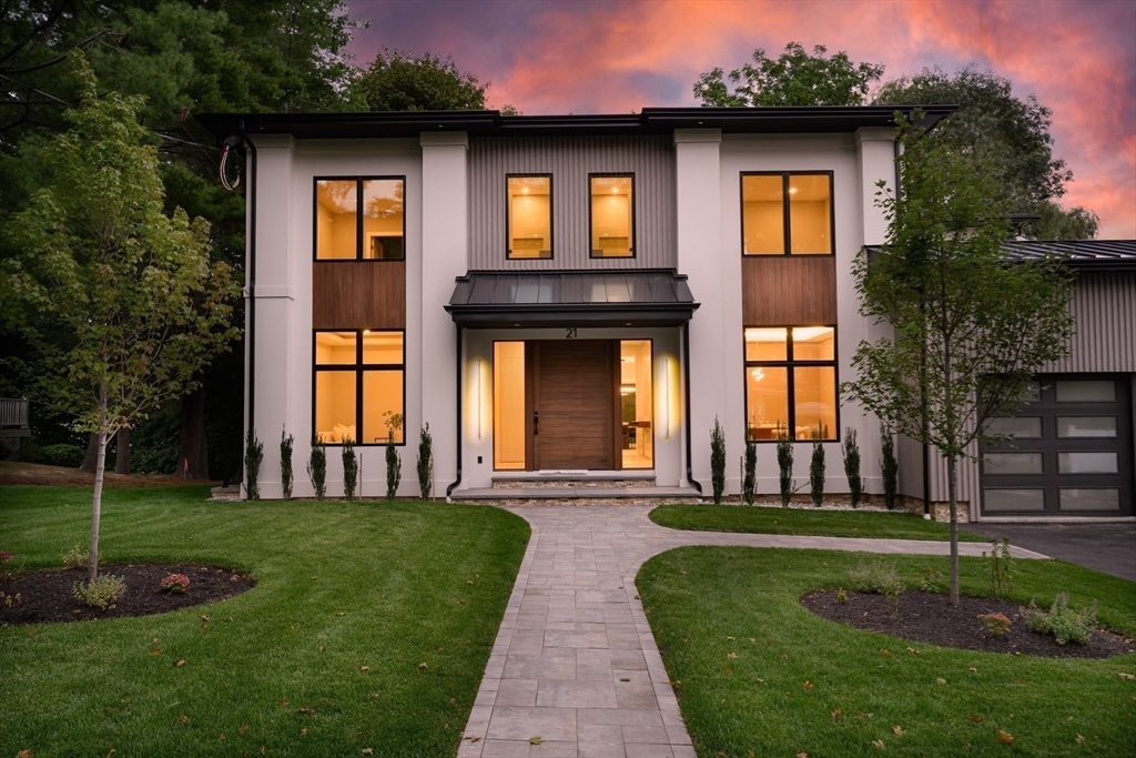 Backyard, Exterior, Facade, Modern