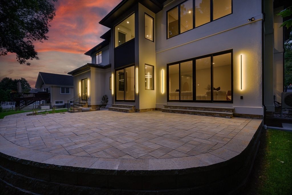 Exterior, Facade, Modern