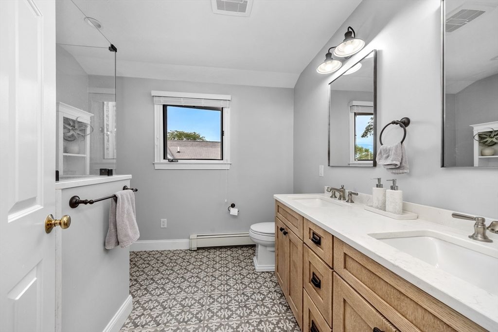 Bathroom, Dual Sink Vanities, Interior