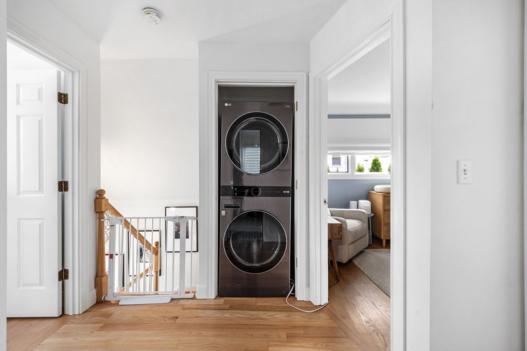 Interior, Utility Closets, Washer, Wood Texture Flooring