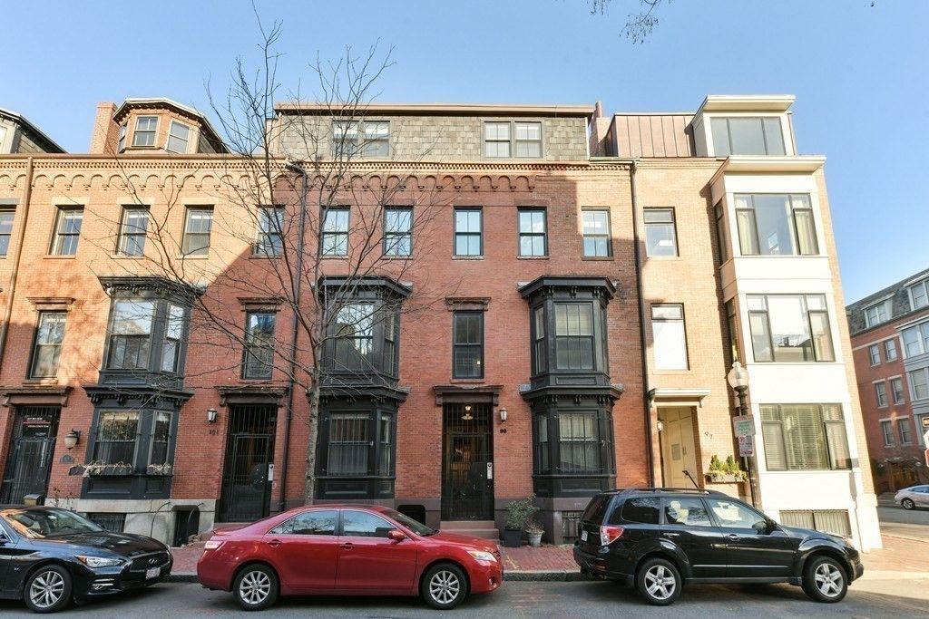 Exterior, Facade, Brick Facade, Rowhouse