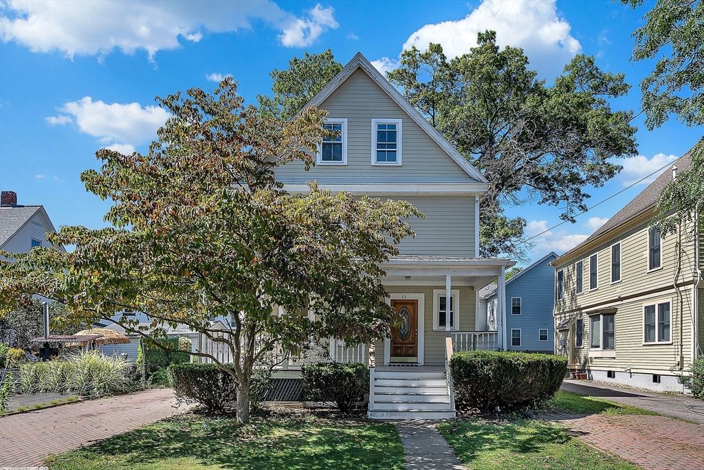Exterior, Facade, Queen Anne Victorian