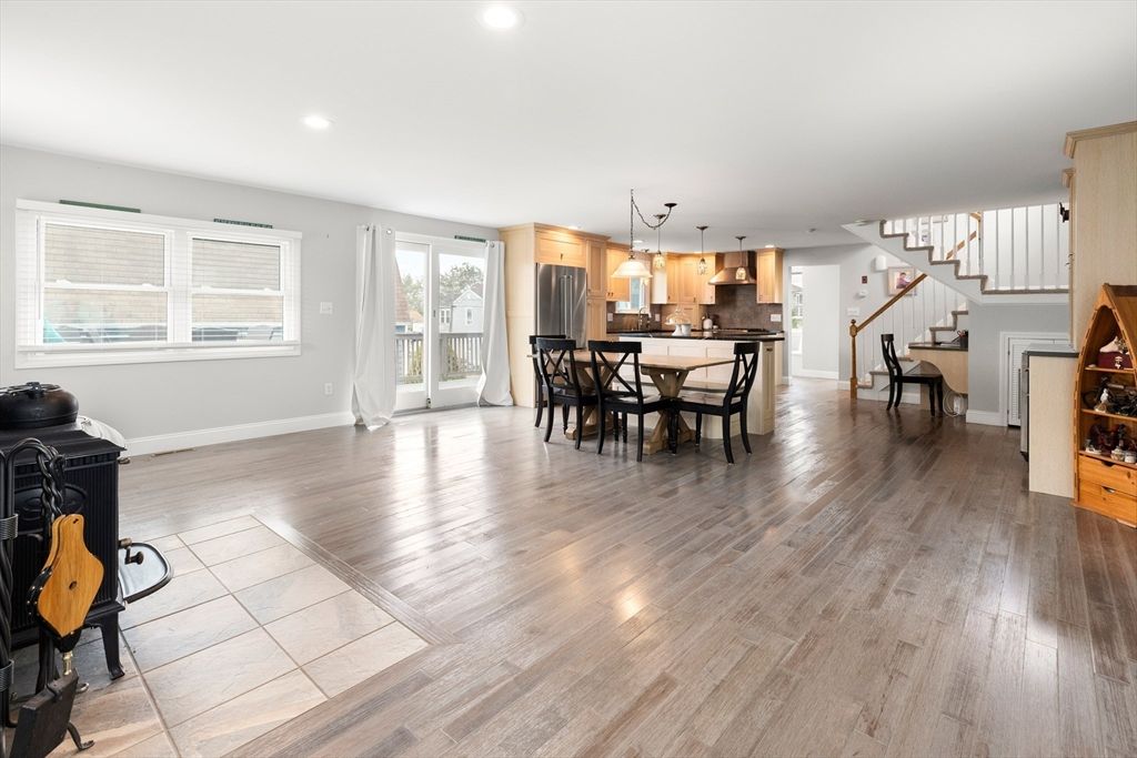 Dining room, Interior, Kitchen, Pendant Lights, Recessed Lighting, Wood Texture Flooring