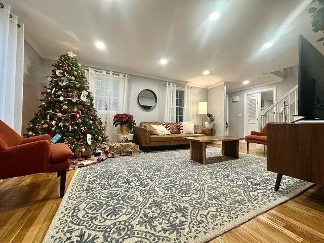 Interior, Living room, Recessed Lighting, Wood Texture Flooring