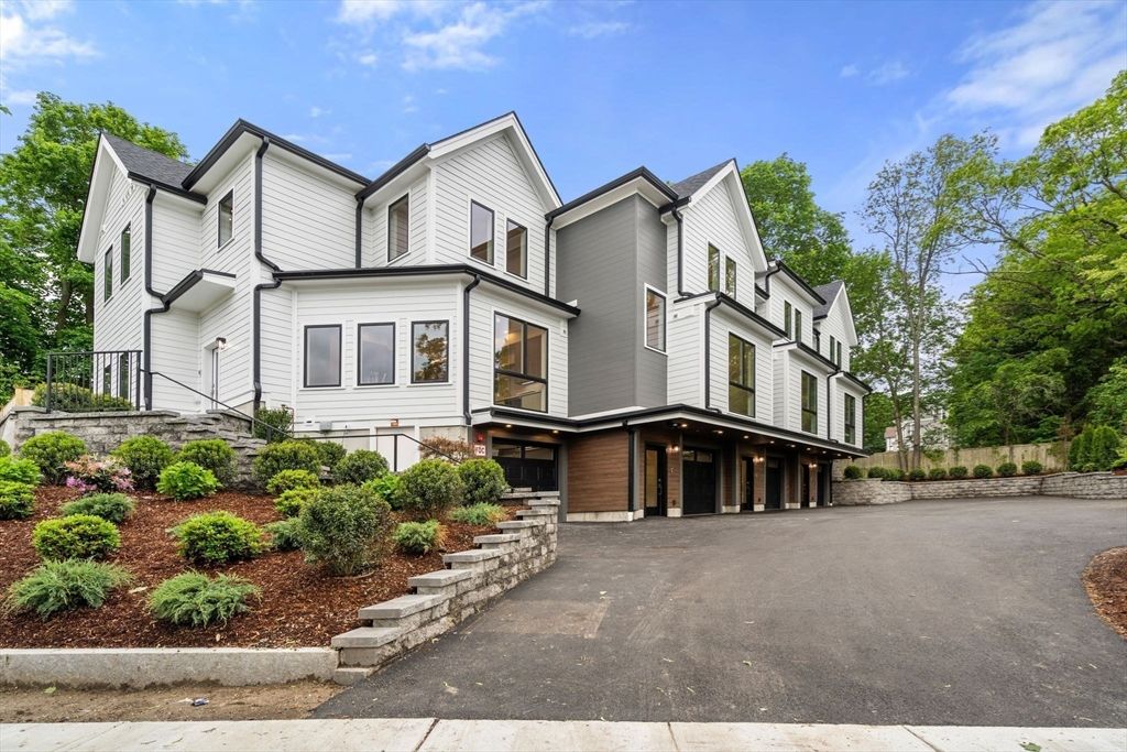 Attached, Exterior, Facade, Farmhouse