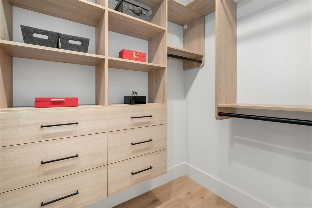 Interior, Walk-in Closets, Wood Texture Flooring