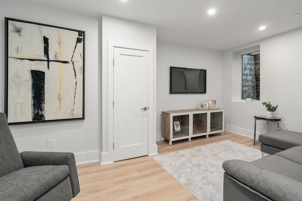 Interior, Recessed Lighting, Wood Texture Flooring