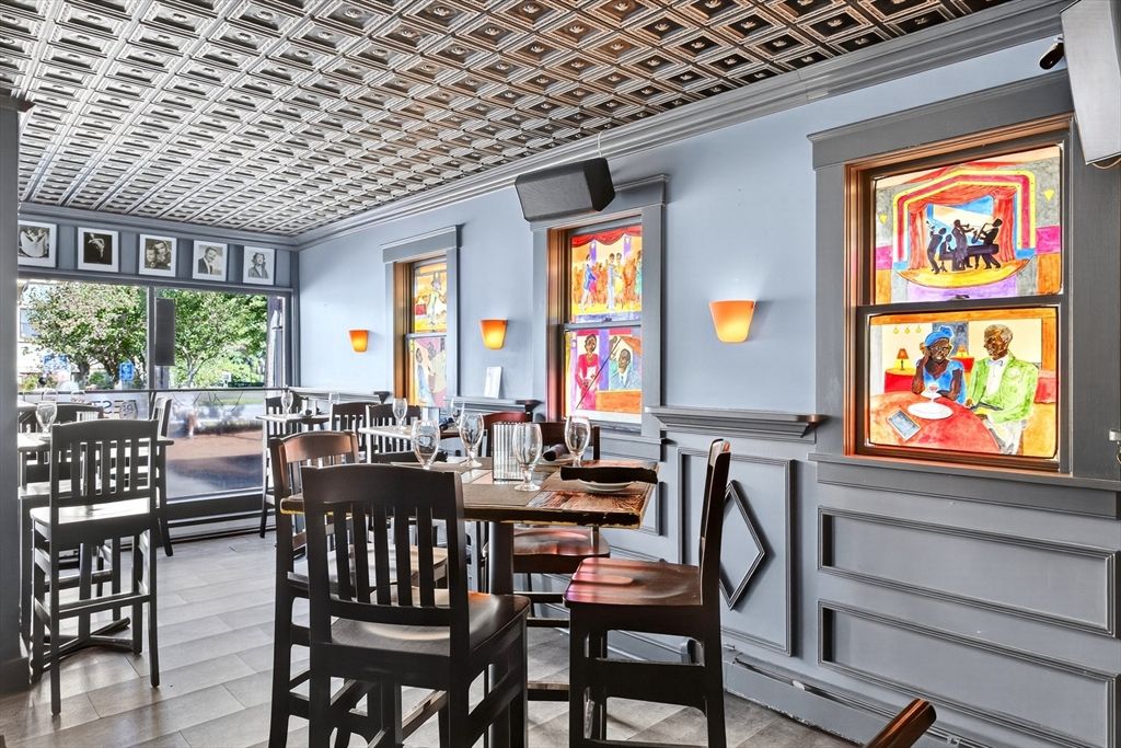 Dining room, Interior