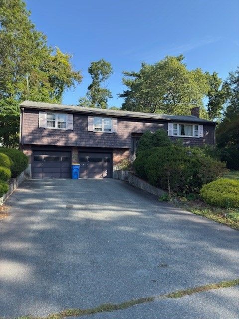 Attached, Exterior, Facade, Brick Facade, Raised Ranch