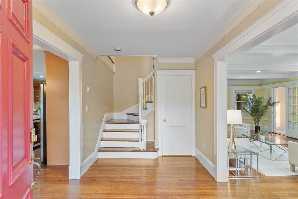 Interior, Recessed Lighting, Wood Texture Flooring