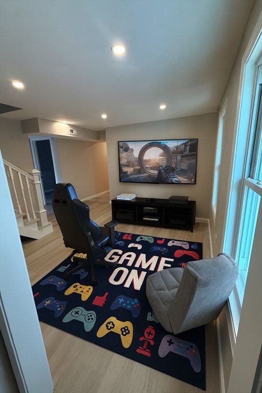 Interior, Recessed Lighting, Wood Texture Flooring