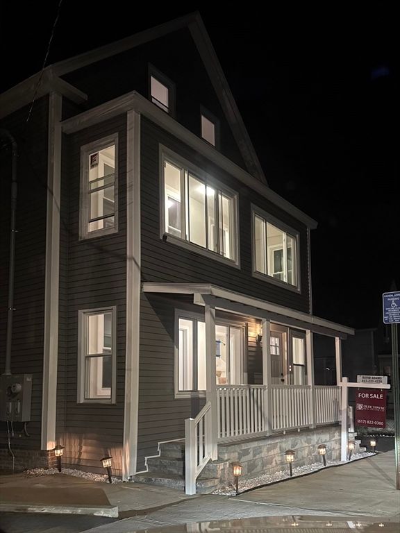 Exterior, Facade, Rowhouse