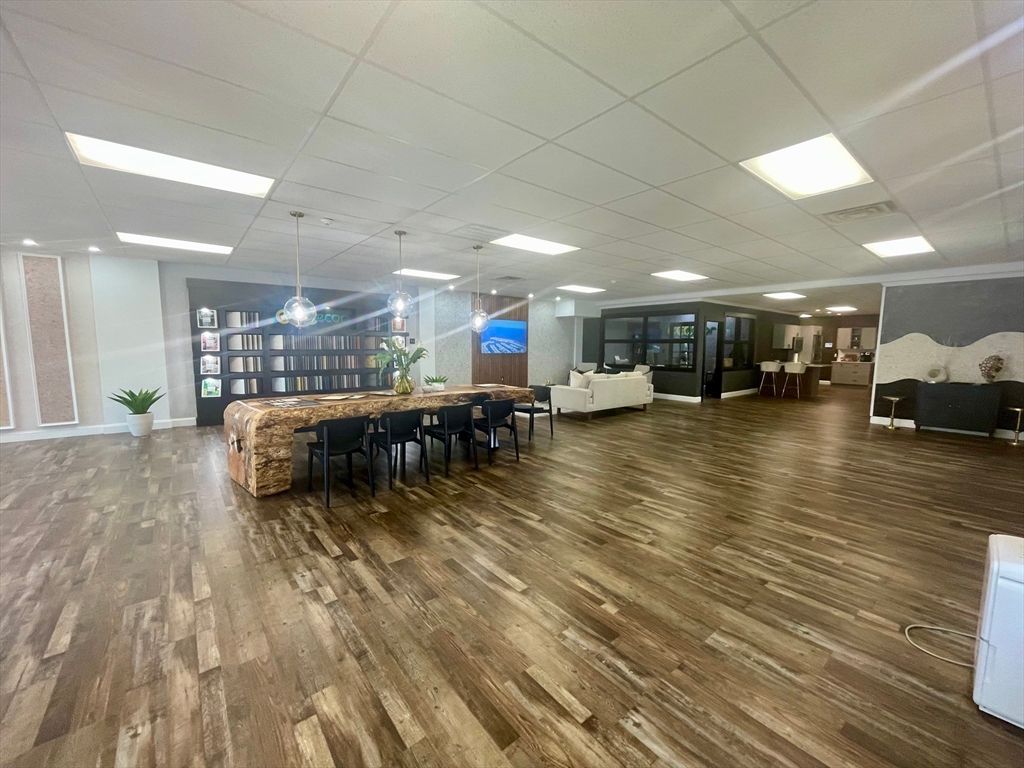 Dining room, Interior, Pendant Lights, Recessed Lighting, Wood Texture Flooring
