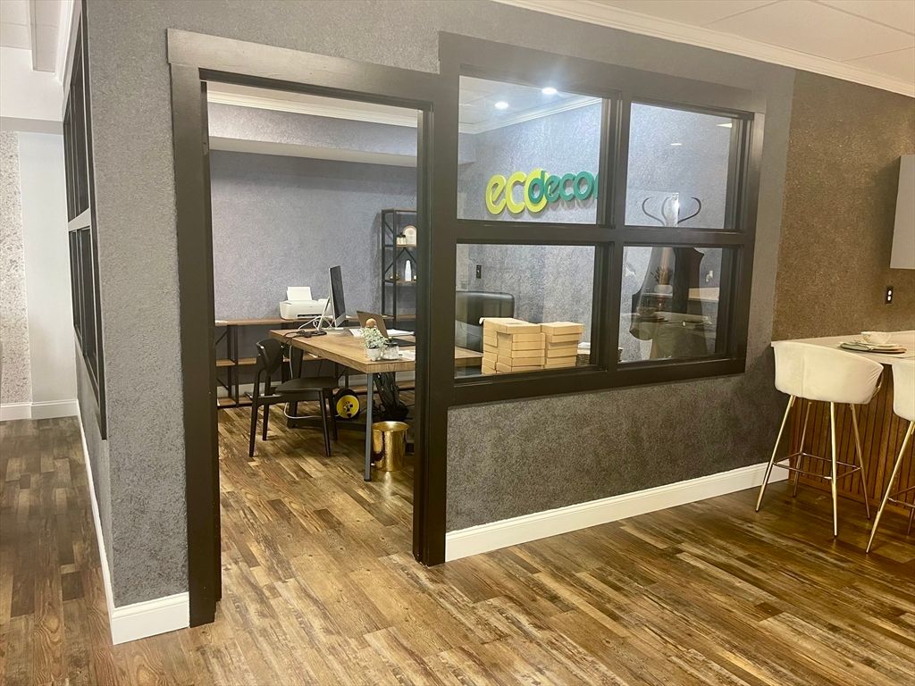 Home Office, Interior, Recessed Lighting, Wood Texture Flooring