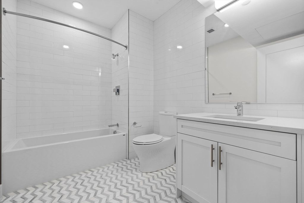 Bathroom, Interior, Recessed Lighting