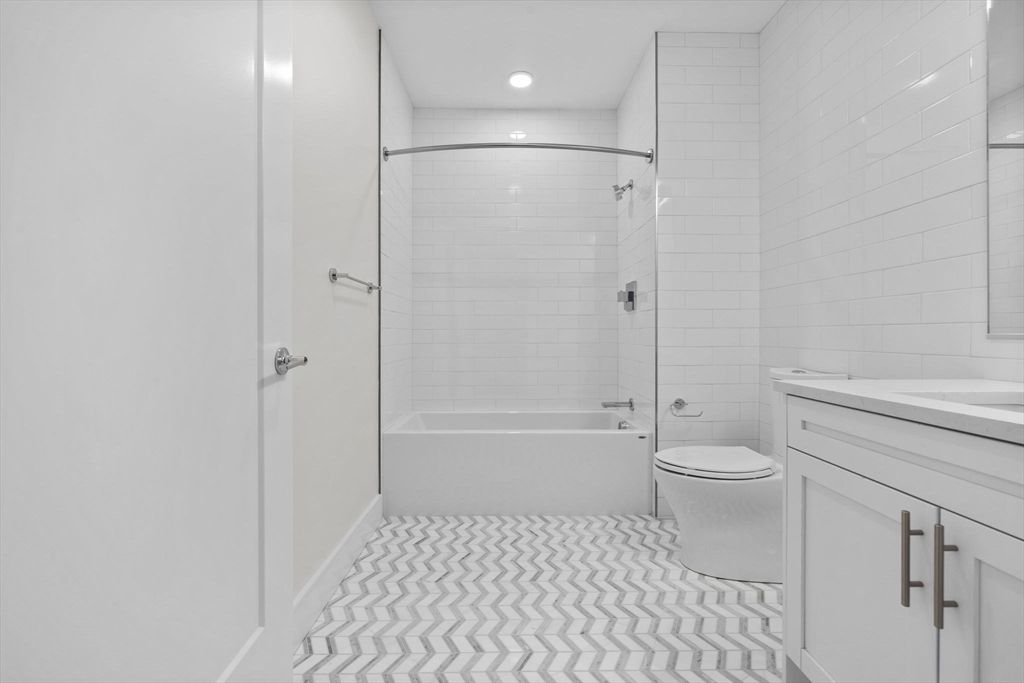 Bathroom, Interior, Recessed Lighting