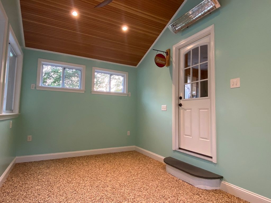 Empty room, Interior, Recessed Lighting, Wooden Ceilings