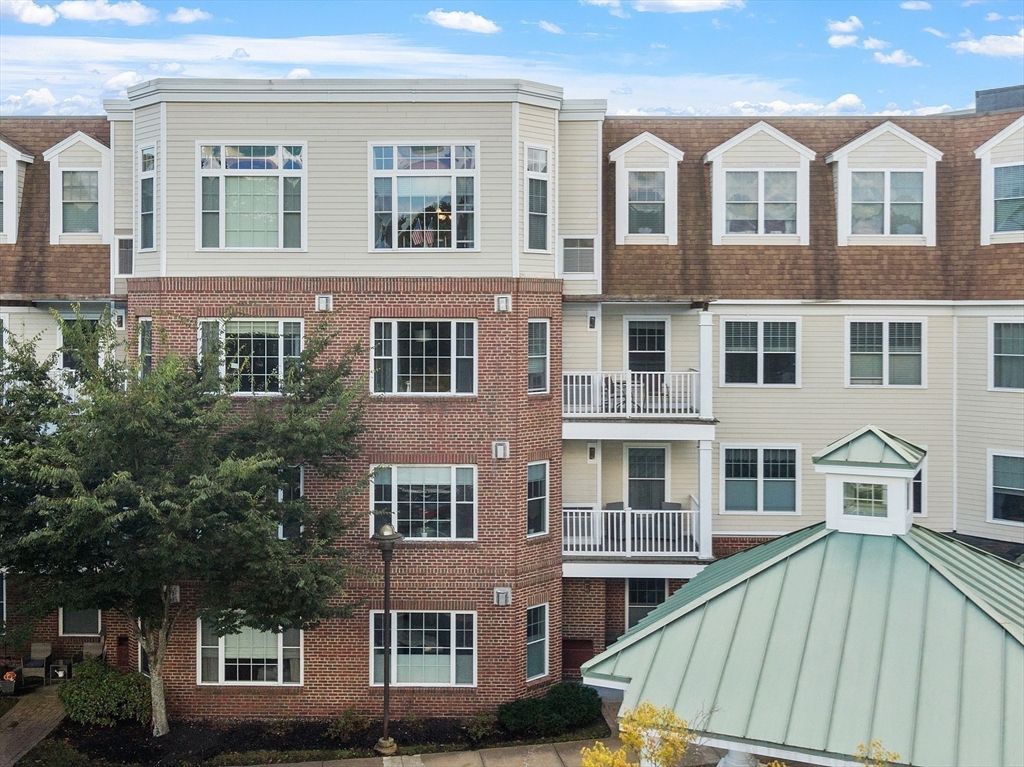 Exterior, Facade, Brick Facade, Rowhouse