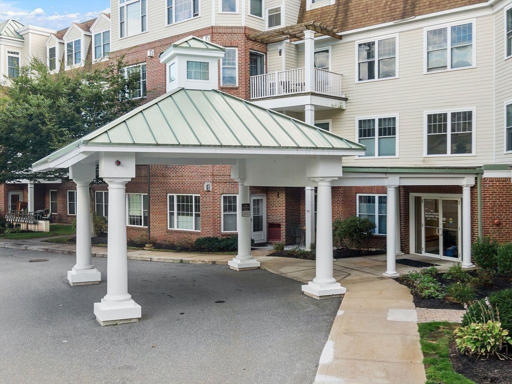 Exterior, Facade, Brick Facade, Georgian