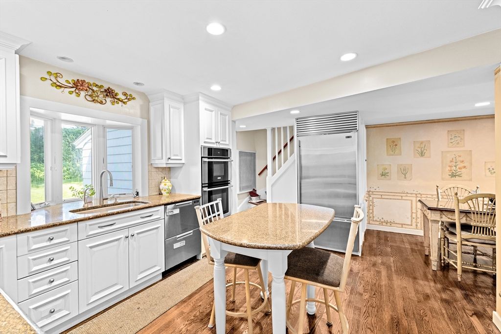 Dining room, Interior, Kitchen, Recessed Lighting, Stainless Steel Appliances, Wood Texture Flooring