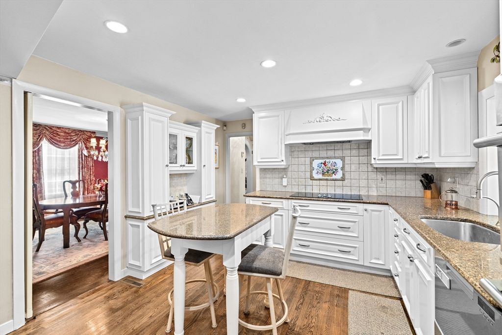 Chandelier, Dining room, Interior, Kitchen, Recessed Lighting, Wood Texture Flooring