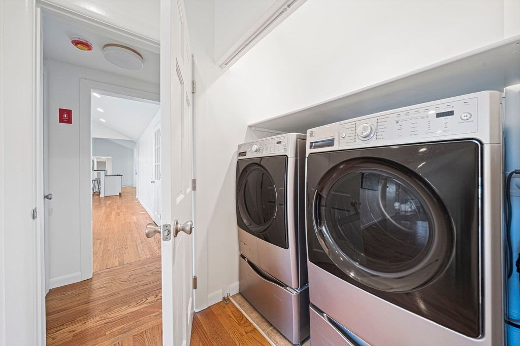 Interior, Utility Closets, Washer, Wood Texture Flooring