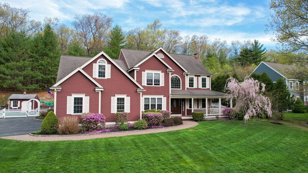 Backyard, Exterior, Facade, Farmhouse