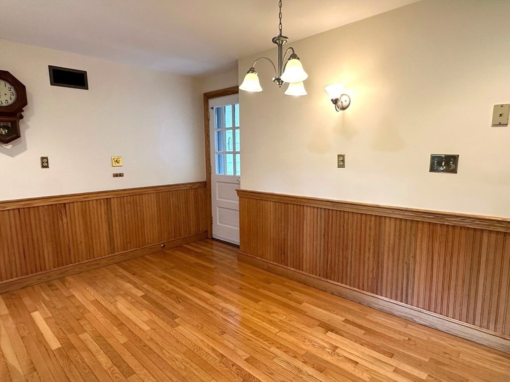 Interior, Pendant Lights, Wood Texture Flooring