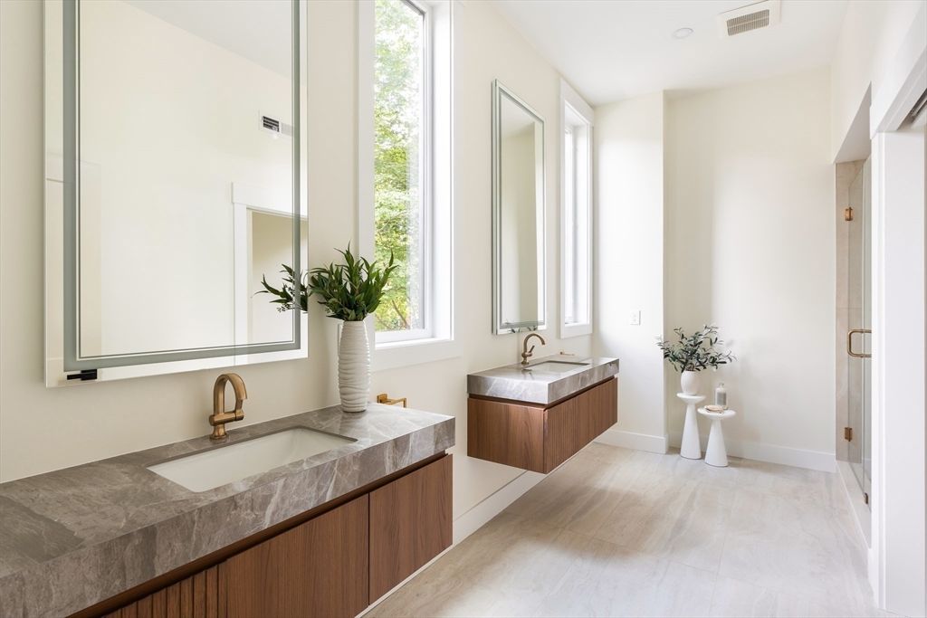 Bathroom, Dual Sink Vanities, Interior