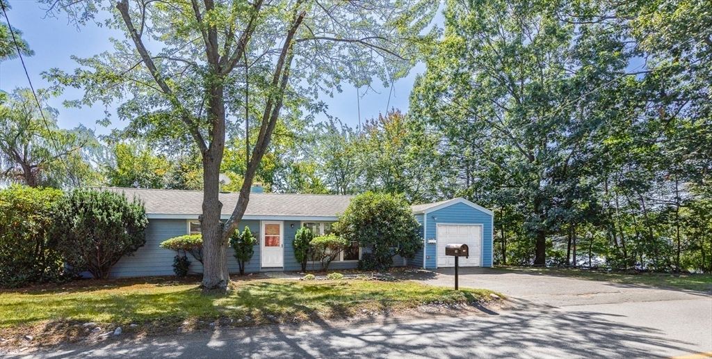 Attached, Exterior, Facade, Ranch