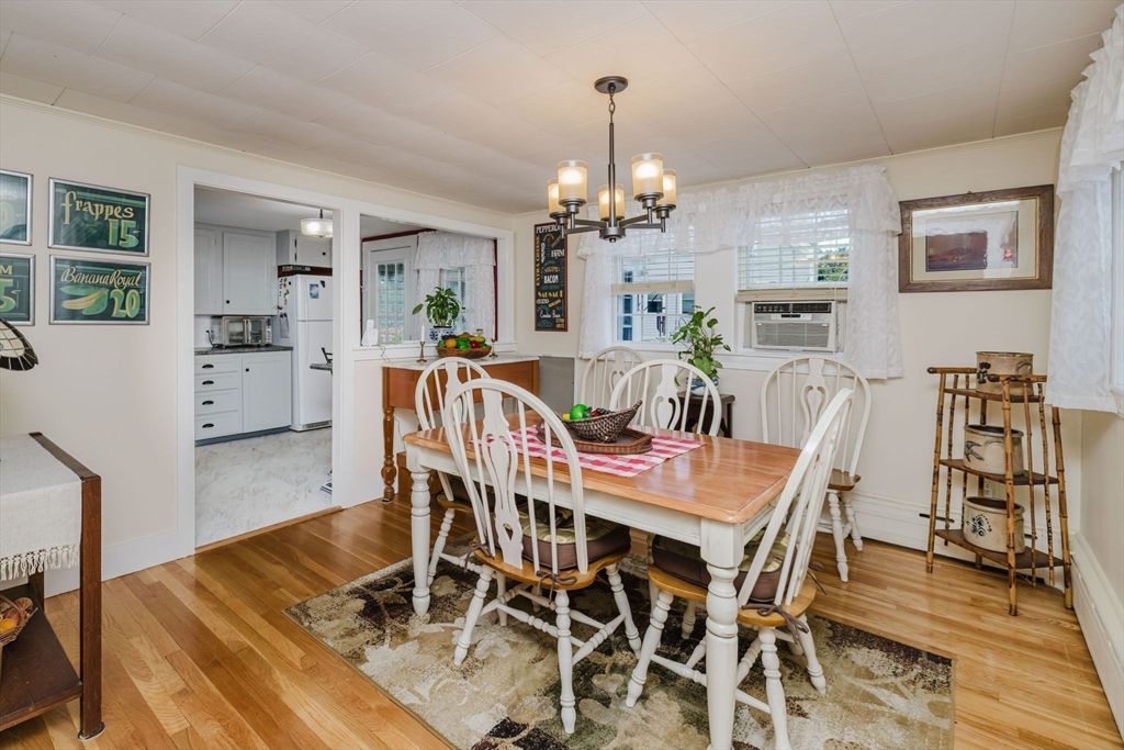 Chandelier, Dining room, Interior, Kitchen, Wood Texture Flooring