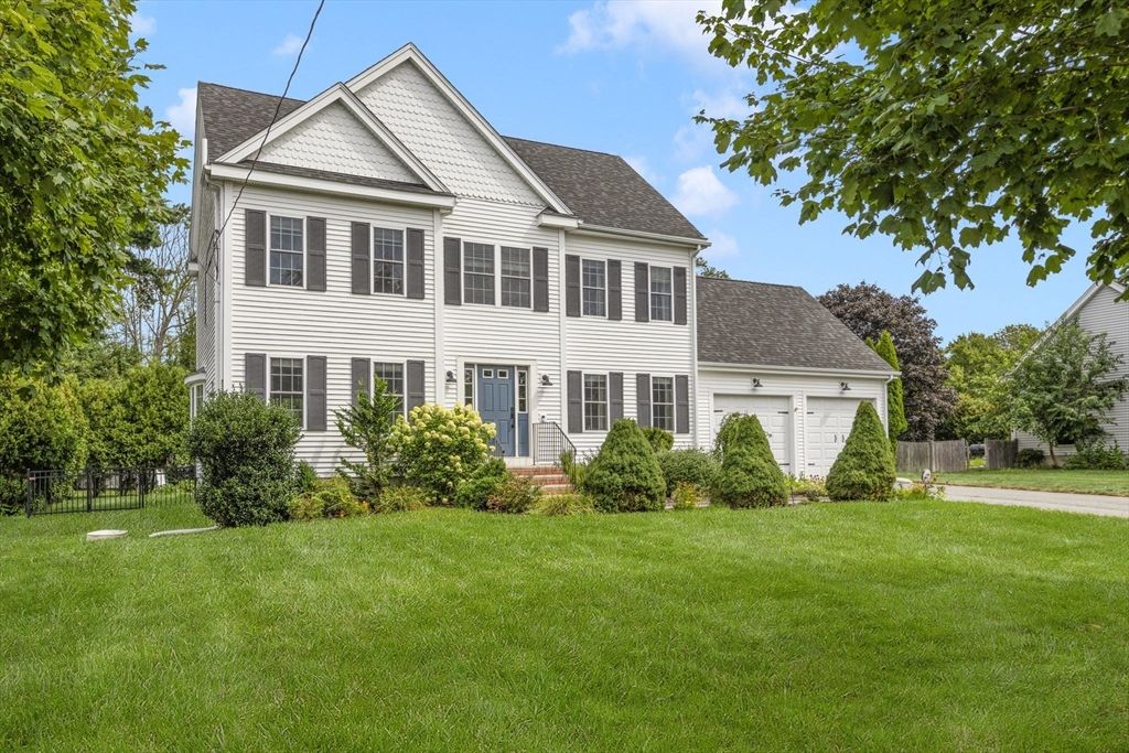 Attached, Backyard, Exterior, Facade, Georgian