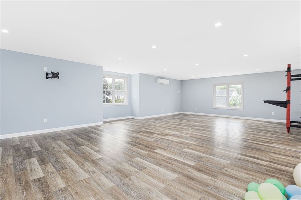 Empty room, Fitness Equipment, Interior, Recessed Lighting, Wood Texture Flooring