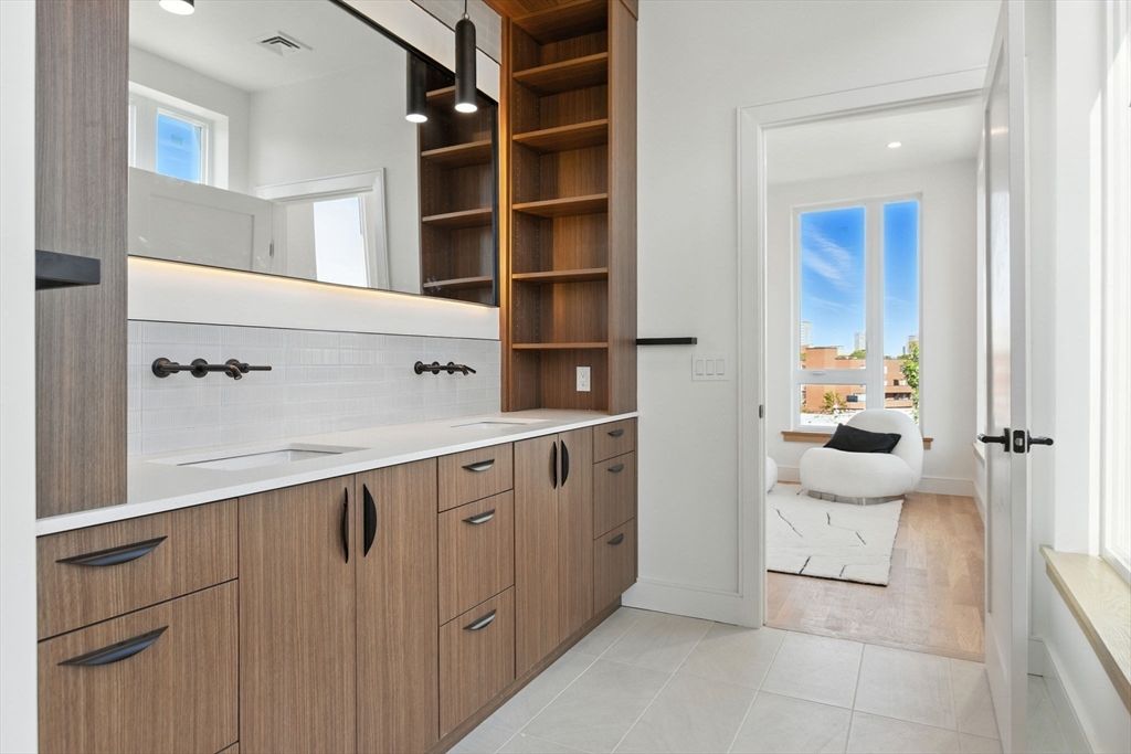 Bathroom, Dual Sink Vanities, Interior, Recessed Lighting