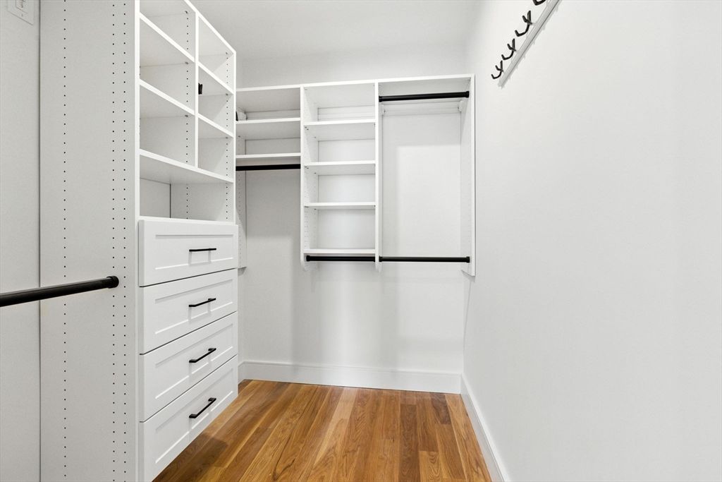 Interior, Walk-in Closets, Wood Texture Flooring