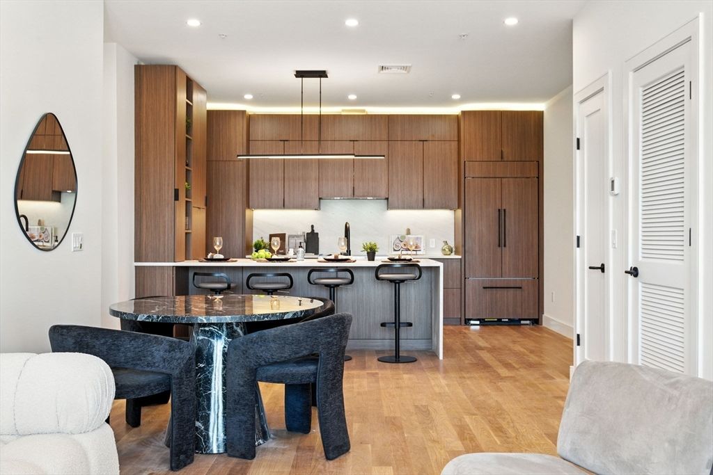 Dining room, Interior, Kitchen, Pendant Lights, Recessed Lighting, Wood Texture Flooring