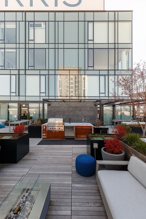 Exterior, Outdoor Kitchen