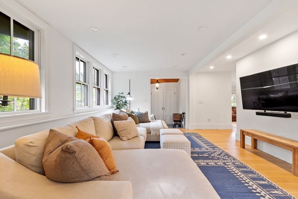 Bedroom, Interior, Living room, Recessed Lighting, Wood Texture Flooring