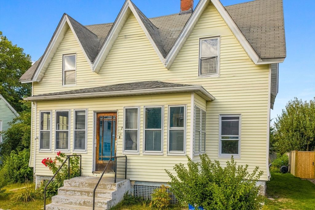 Exterior, Facade, Queen Anne Victorian