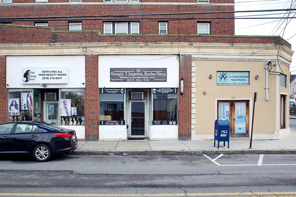 Exterior, Facade, Brick Facade, Rowhouse