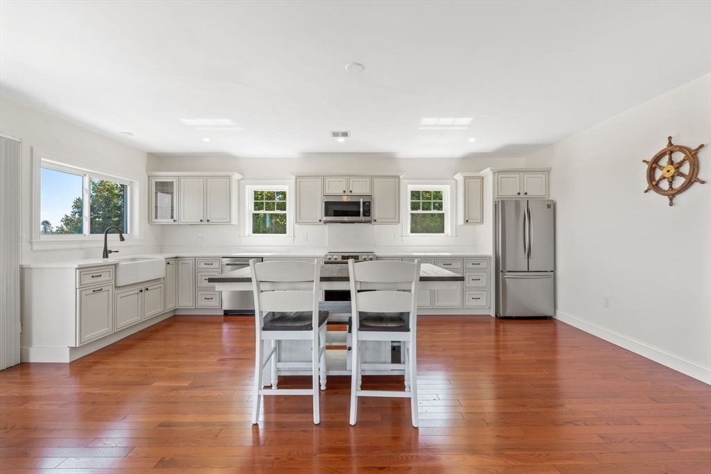 Dining room, Interior, Kitchen, Recessed Lighting, Wood Texture Flooring