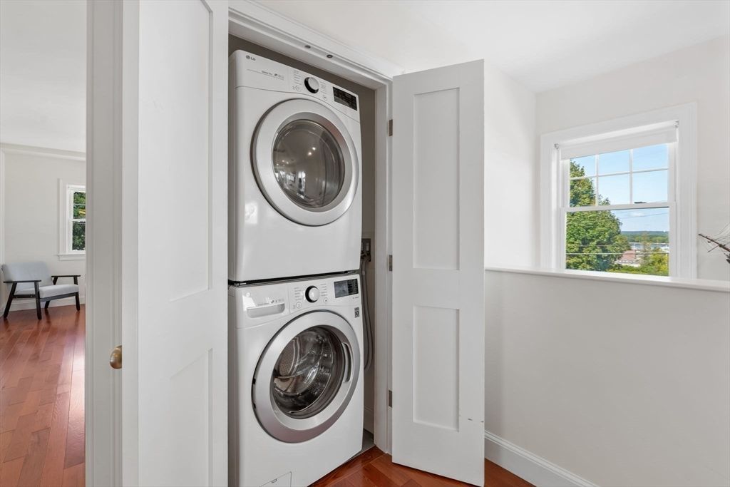 Interior, Utility Closets, Washer, Wood Texture Flooring