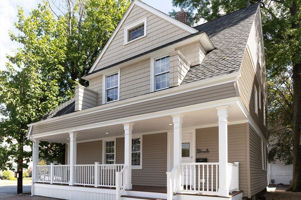 Exterior, Facade, Queen Anne Victorian