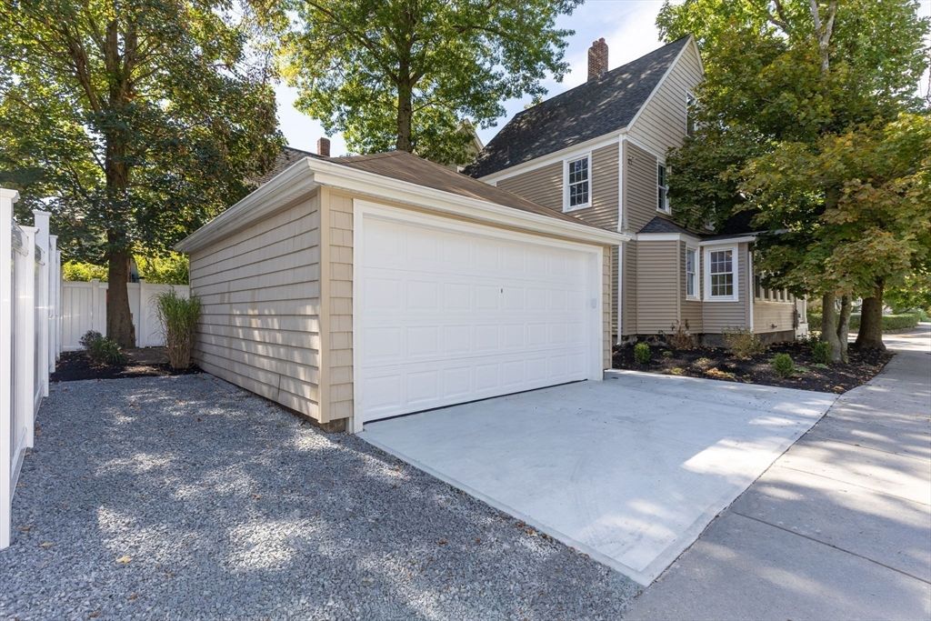 Detached Garage, Exterior