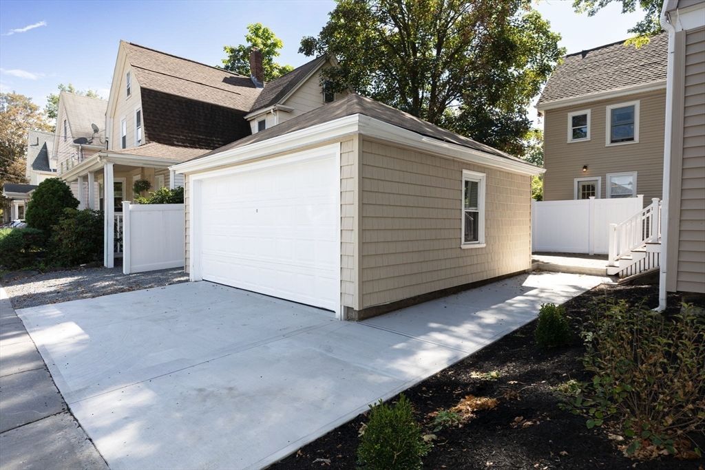 Detached Garage, Exterior