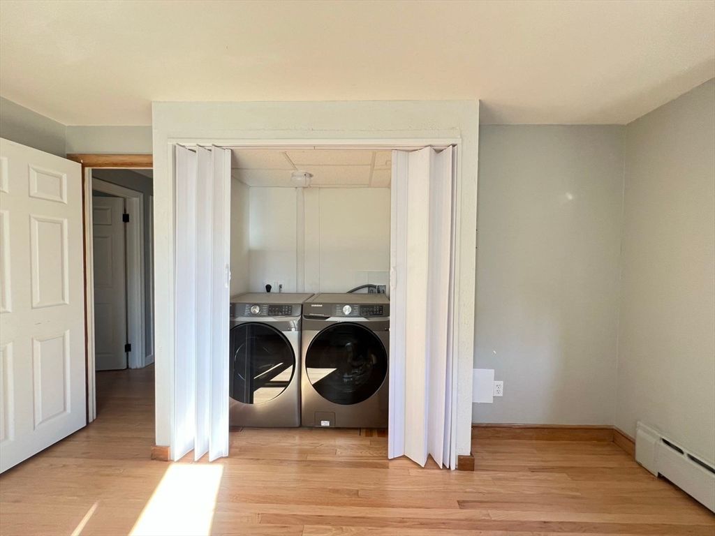 Interior, Washer, Wood Texture Flooring
