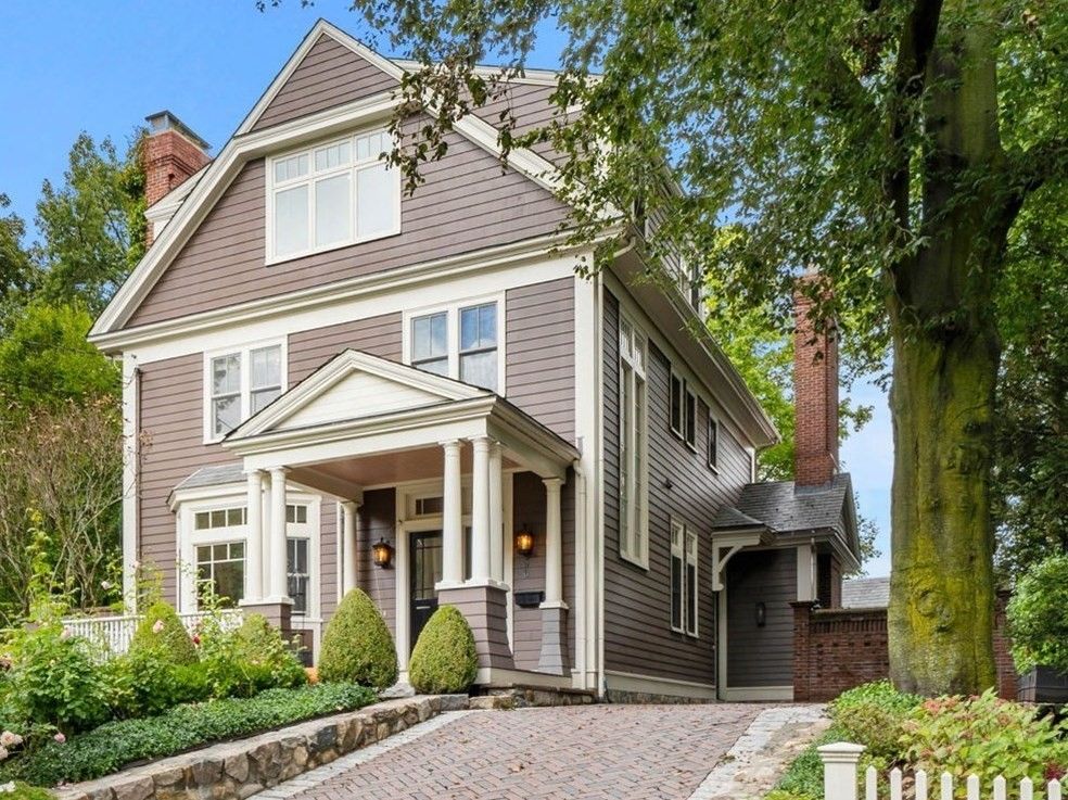 Exterior, Facade, Queen Anne Victorian
