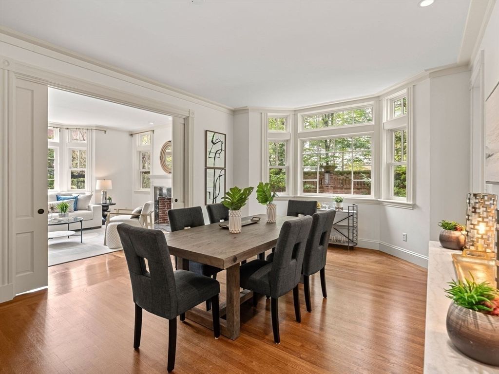 Dining room, Interior, Living room, Recessed Lighting, Wood Texture Flooring