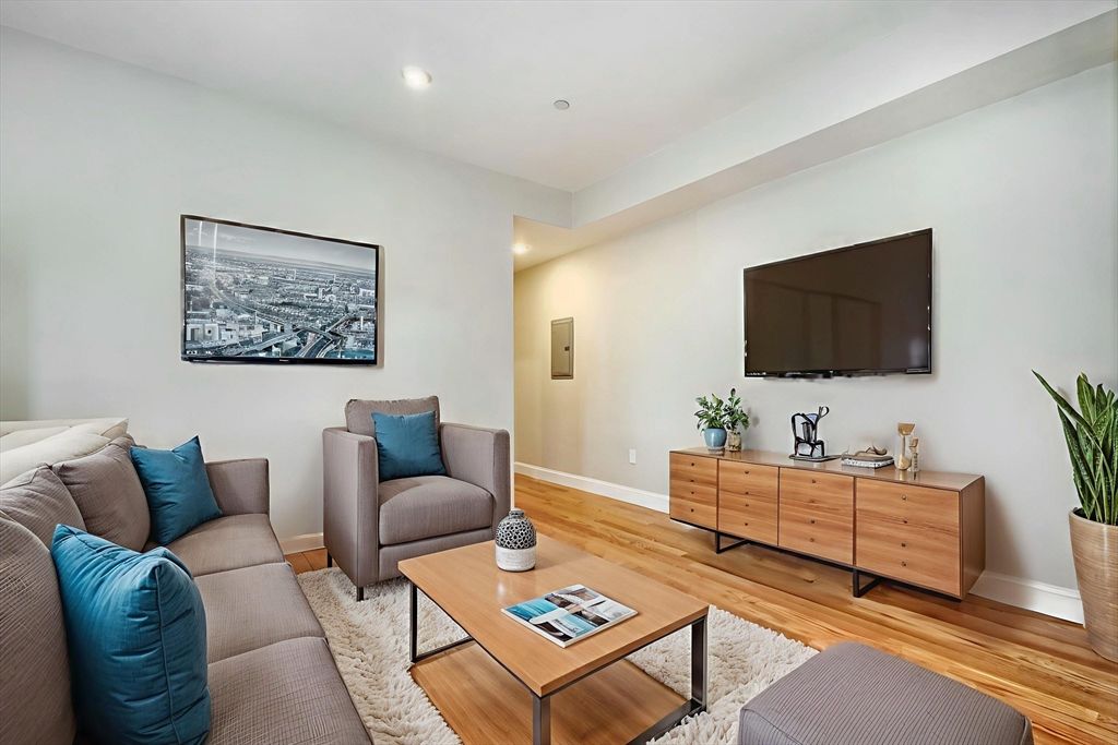 Interior, Living room, Recessed Lighting, Wood Texture Flooring