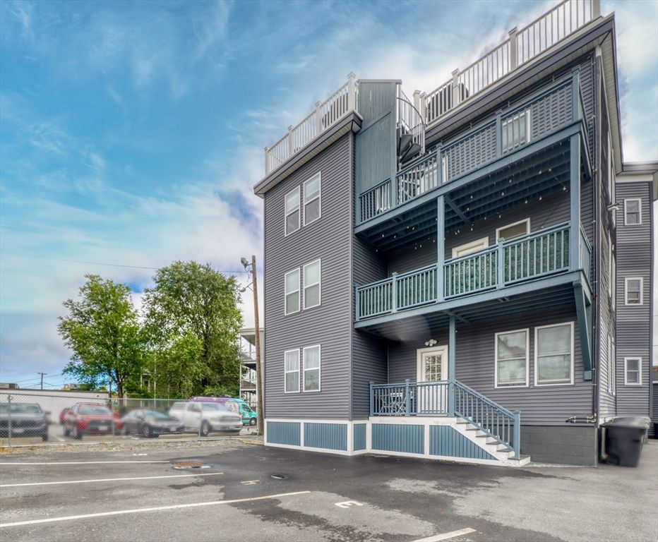 Exterior, Facade, Condo Building